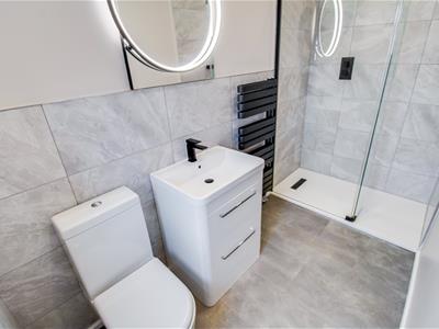 EN SUITE SHOWER ROOM/W.C.